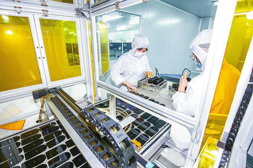 鹽城市人民政府 圖片新聞 江蘇安蒲光學科技工人正在趕制訂單產(chǎn)品